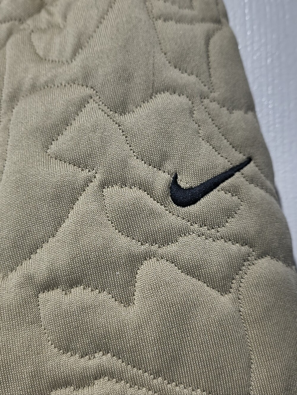 Nike Dri-FIT Beige Tan Khaki Quilted Floral Asymmetric Zip Pullover Sweatshirt M - Picture 7 of 13